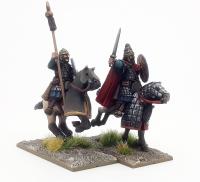 AVR03 Avar Chieftain & Standard Bearer (2 Figures)