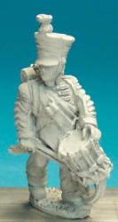 NN116 Drummer - Holding Drum, Sticks Down - 1st Or 2nd Regt In Covered Shako (1 Figure)