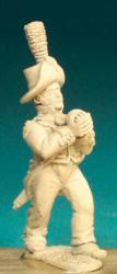 SNA9 Gunner In Round Hat With Turned Up Brim - Gunner Carrying Ball (1 figure)