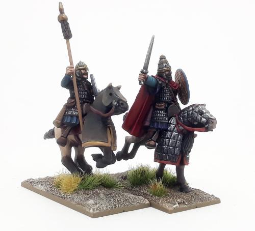 AVR03 Avar Chieftain & Standard Bearer (2 Figures)