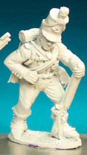 BN121 Private Loading (95th Rifles) (1 Figure)