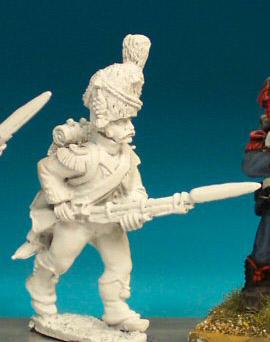 FN361 Carabinier In Bearskin - Advancing Low Porte (1 Figure)