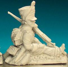 FN40 Fusilier (1812-1815) - Sitting Wounded, Greatcoat, Weatherproof Shako (1 Figure)