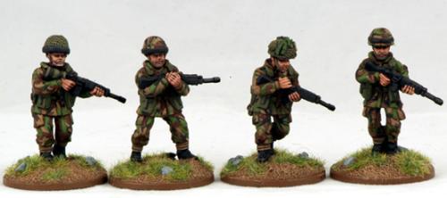 FWB06 British Troops (SLRs Advancing) (4 Figures)