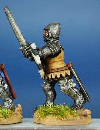 HW39 Dismounted Man At Arms - Advancing With Sword And Shield - Jupon & Bascinet (1 figure)