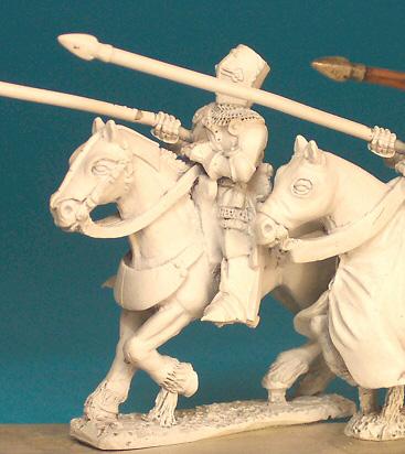 HWC1 Mounted Man At Arms - Lance Forward - Cyclas Surcoat And Helm (1 figure)