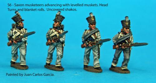 S6 - Four Saxon musketeers with uncovered shakos in advancing poses.